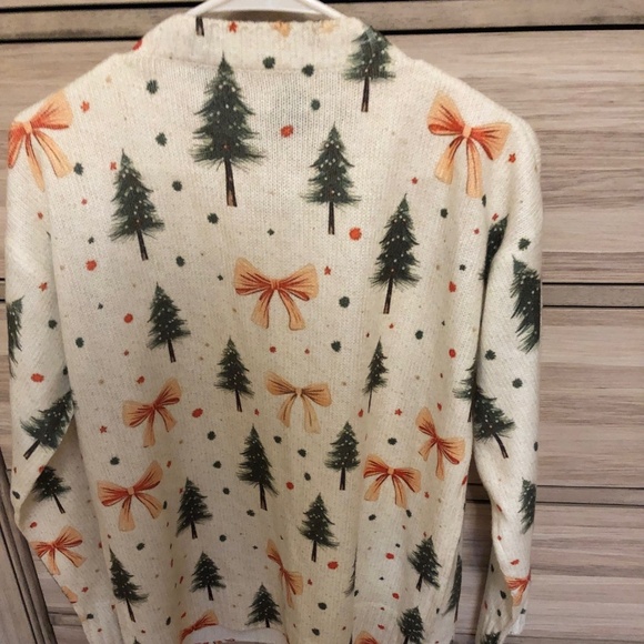 NWOT Beautiful Christmas Cardigan with Trees & Bows - Picture 2 of 3